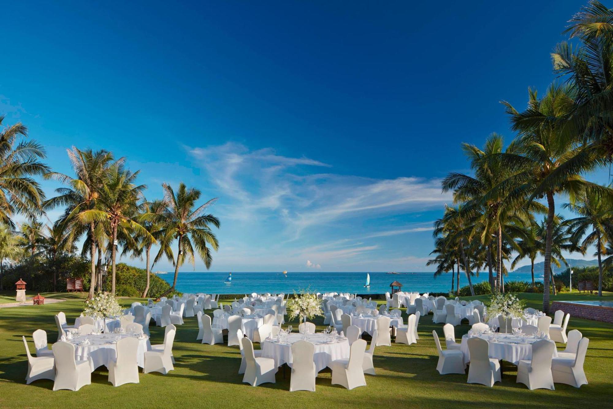 Sheraton Yalong Bay Отель