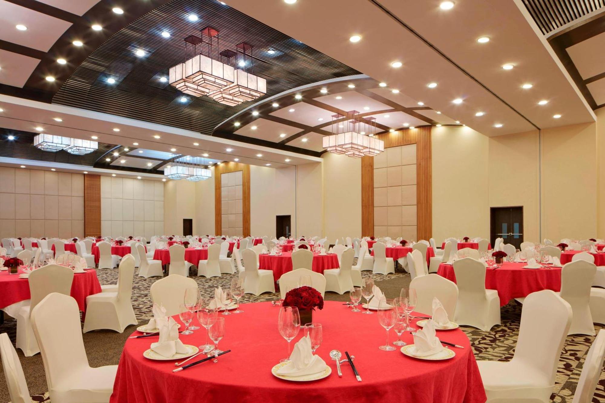 Sheraton Yalong Bay Отель 5*