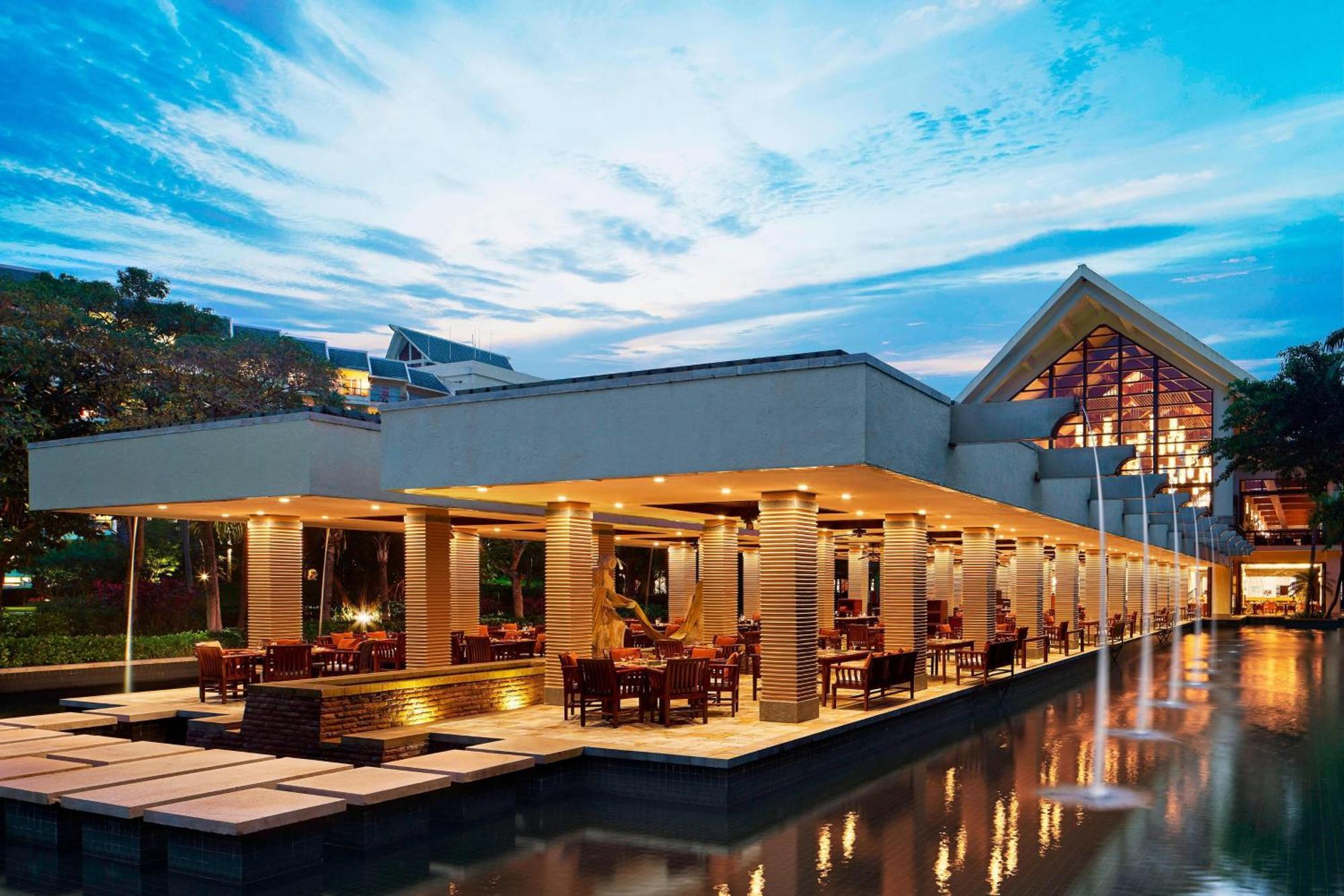 Отель Sheraton Yalong Bay