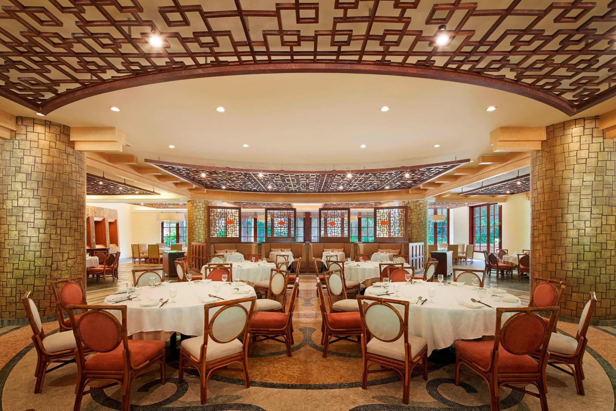 Отель Sheraton Yalong Bay 5*
