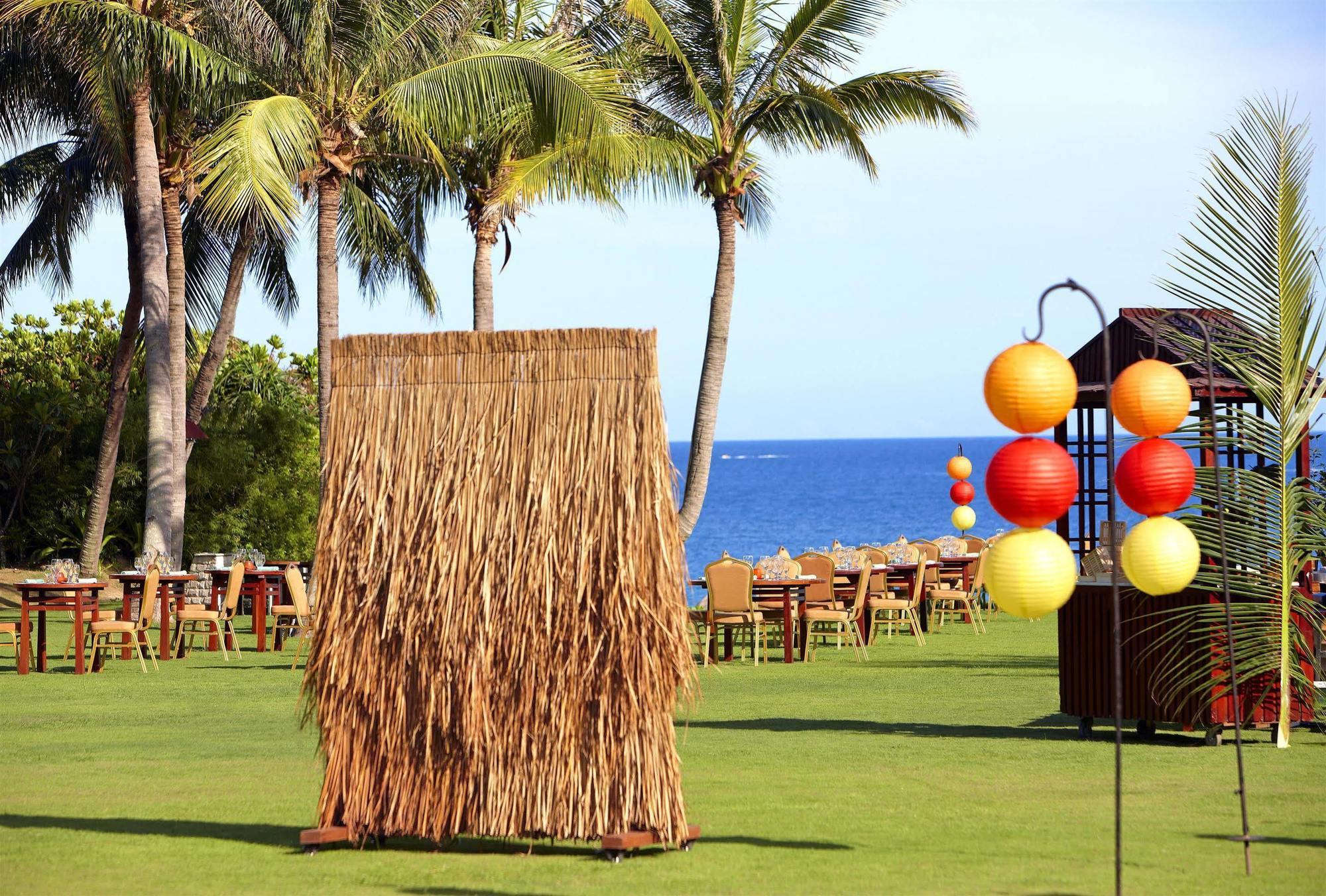 Sheraton Yalong Bay Отель
