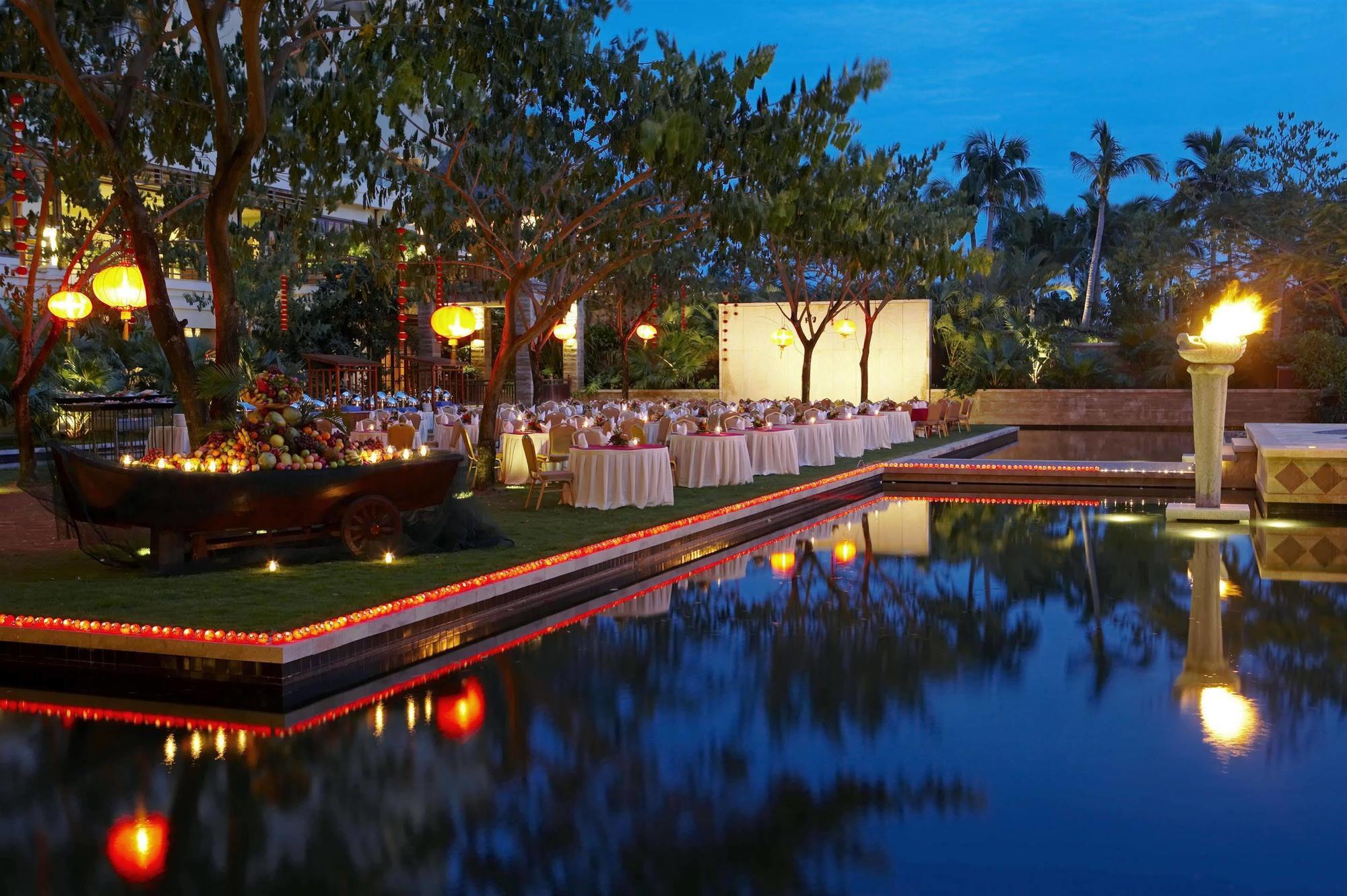 Отель Sheraton Yalong Bay Санья